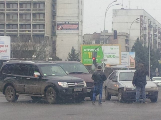 В Ужгороді потрійне ДТП