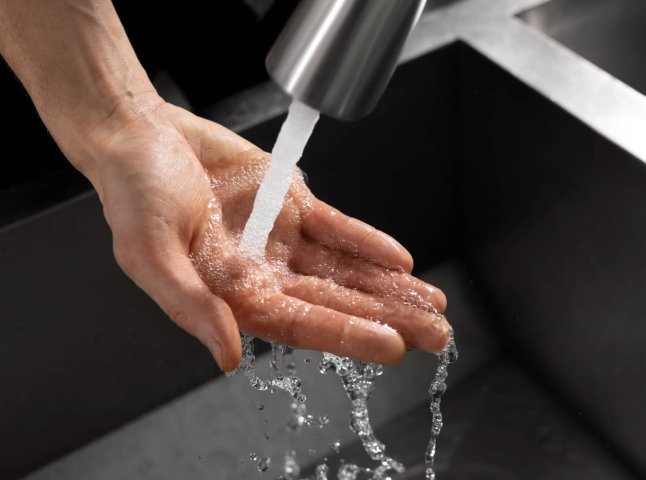 Людей просять запастись водою, бо 7 жовтня її відключать по всьому місту