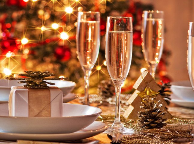 Журналісти з’ясували, у скільки закарпатцям обійдеться святкування Нового року у ресторанах