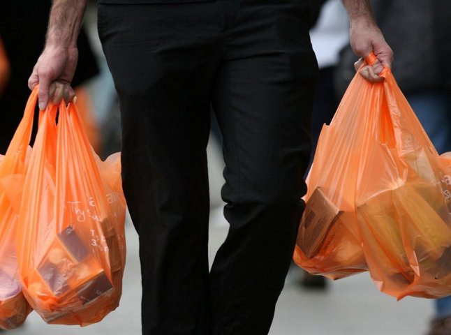 В Україні встановили фіксовану ціну на пластикові пакети