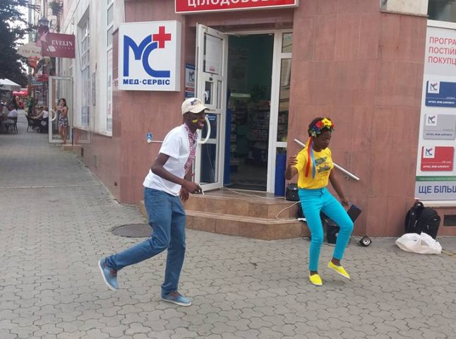 Як патріотичні африканці День Незалежності України в Ужгороді святкували