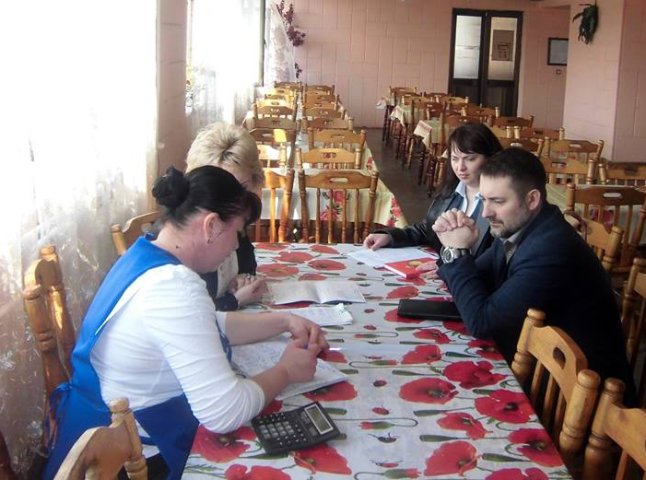 Голодних студентів-птушників з Мукачівського району забезпечили гарячими обідами