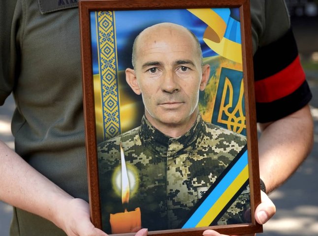 В Ужгороді поховали морпіха, який поліг у бою з окупантами на Донеччині В Ужгороді поховали морпіха, який поліг у бою з окупантами на Донеччині