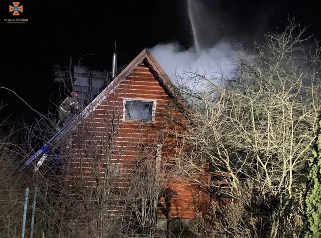 Рятувальники гасили пожежу в житловому будинку: названо попередню причину загорання