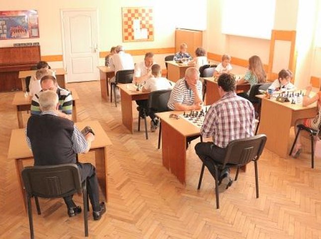 Традиційний турнір із шахів зібрав на Рахівщині найкращих гравців у цю інтелектуальну гру
