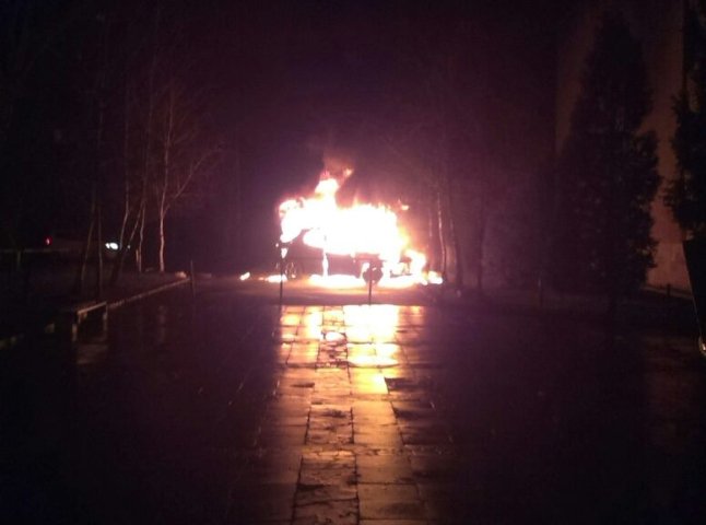В Ужгороді згорів автомобіль заступника екс-губернатора області Івана Качура