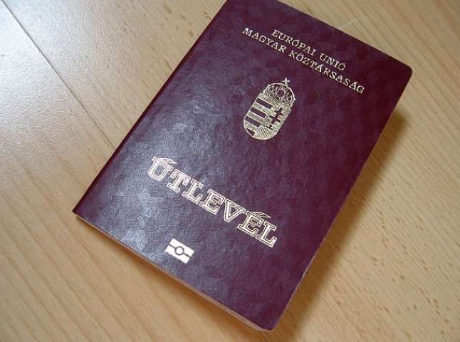 Сімох закарпатців позбавили угорського громадянства