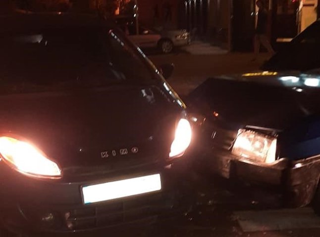 Вечірня аварія в Ужгороді: оприлюднено фото