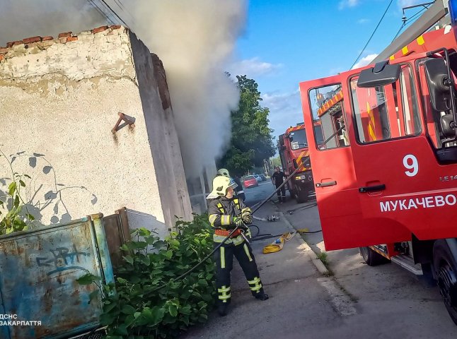 Рятувальники розповіли про пожежу, яка виникла у Мукачеві