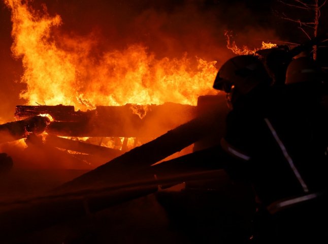 Вночі у Берегівському районі вирувала пожежа