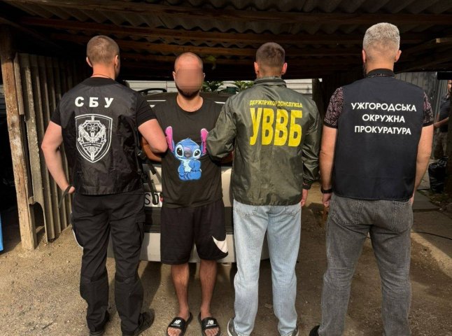 На Ужгородщині затримали зловмисника, який за 8000 доларів намагався переправити до Угорщини 26-річного хлопця На Ужгородщині затримали зловмисника, який за 8000 доларів намагався переправити до Угорщини 26-річного хлопця