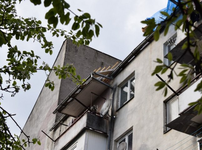 В Ужгороді починають капітальний ремонт даху однієї з багатоповерхівок