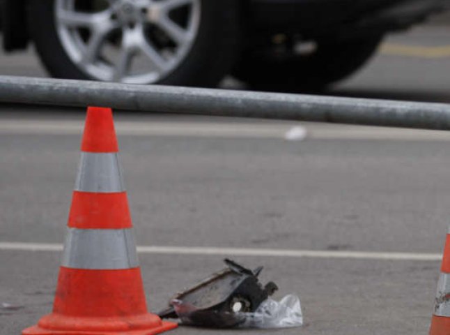 На проспекті Свободи в Ужгороді автомобіль вбив жінку (ФОТОФАКТ)