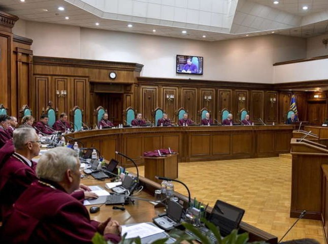 Суддя із Закарпаття не підтримав указ Зеленського про розпуск Ради