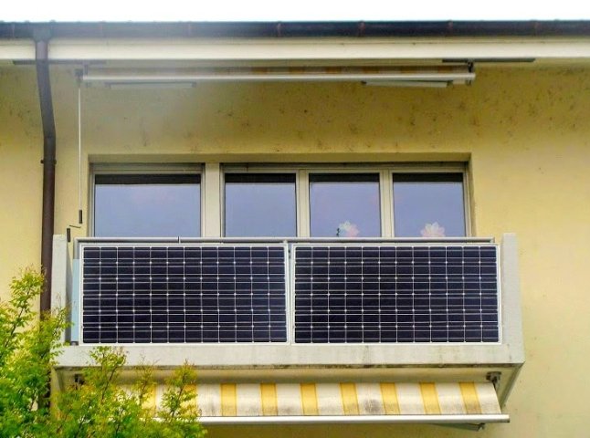 Скільки коштує сонячна панель на балкон та чи вигідно її встановлювати