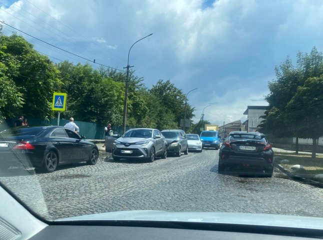 Аварія у Мукачеві: рух однією з вулиць ускладнено