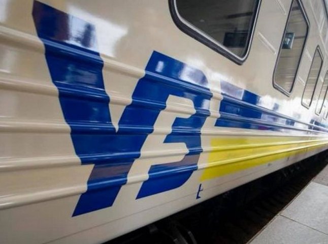 "Укрзалізниця" запустила 9 додаткових поїздів зі східних областей у Львів та Ужгород