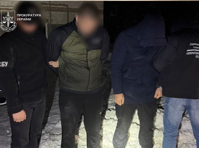 Правоохоронці затримали закарпатця, який переправляв чоловіків через кордон