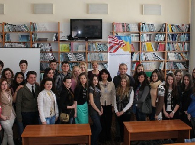 Студенти ЗакДУ зустрілися із представниками Посольства США в Києві