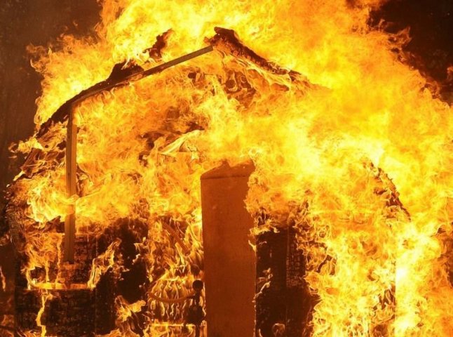 Вогонь знищив дерев’яний будинок на Мукачівщині