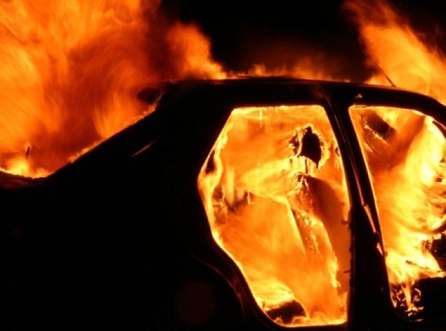 Загорання почалося з моторного відсіку, – очевидці про палаючу "Ауді" у Мукачеві