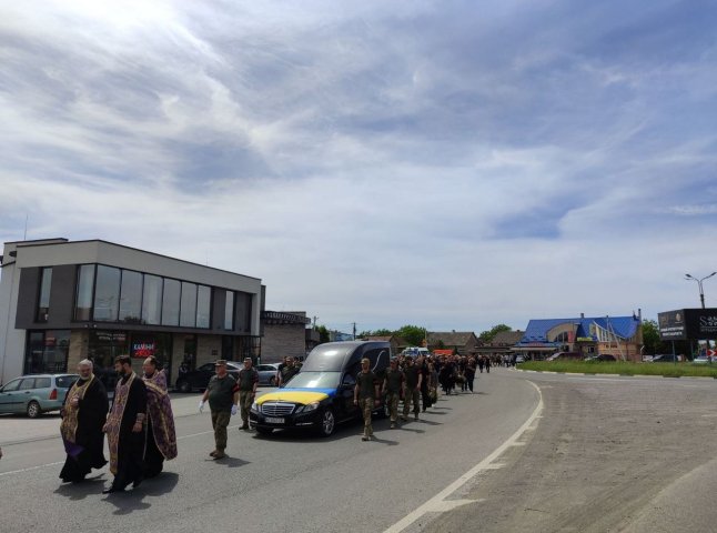 В одній із громад попрощались із полеглим військовим