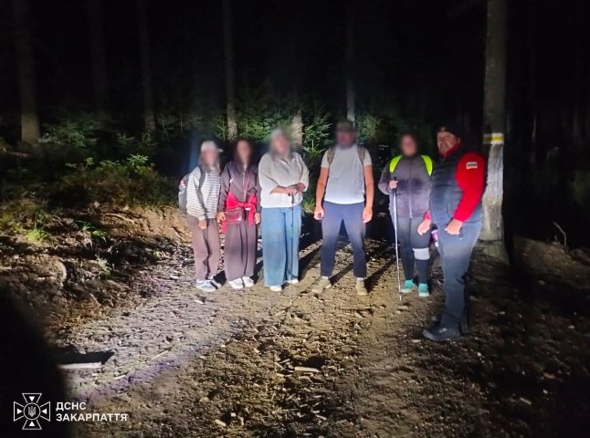 Гірські рятувальники забрали з Говерли знесилену групу туристів