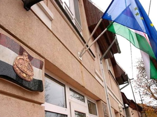 Угорське консульство у Берегові кілька днів не прийматиме громадян: названо причину