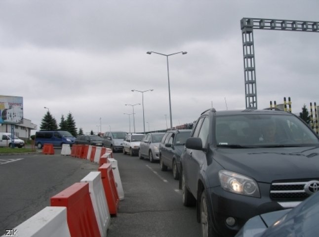 Прикордонники попереджають про ймовірні черги на кордоні