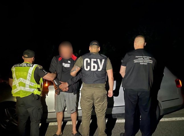«Пакет послуг» на 13 тисяч доларів: схему двох ділків викрили на Закарпатті