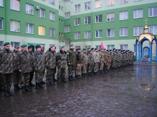 У Мукачеві урочисто зустріли бійців бойової комендатури Мукачівського прикордонного загону (ФОТО)