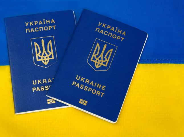 Українці, які виїхали за кордон, можуть отримувати меншу допомогу