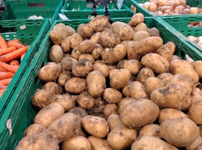 Скільки гривень коштує молода картопля, вирощена на Закарпатті