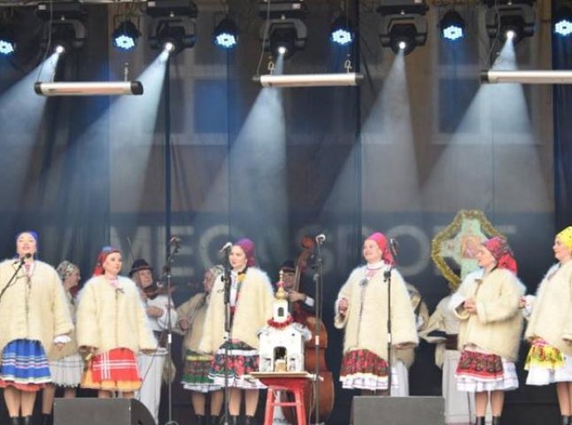 В Ужгороді відкрили гастрономічно-колядницький фестиваль «Василля»