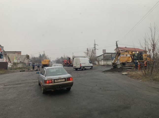 На вулиці Пряшівській у Мукачеві почали ремонтувати дорогу