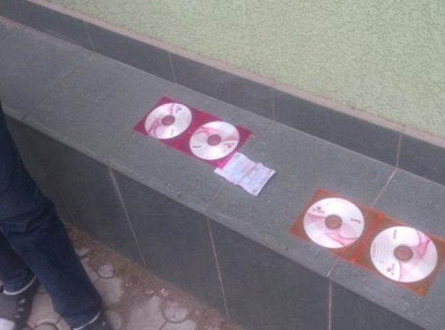 Житель Іршавщини продавав на ринку диски з творами порнографічного змісту