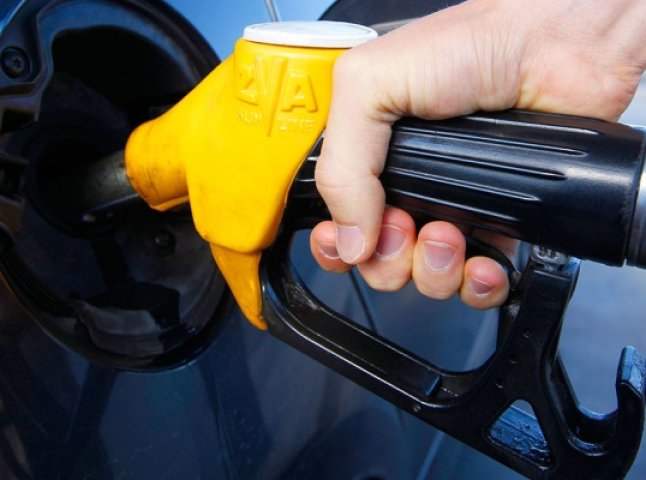 Бензин марки А-95 у Мукачеві вже коштує майже 23 гривні за літр
