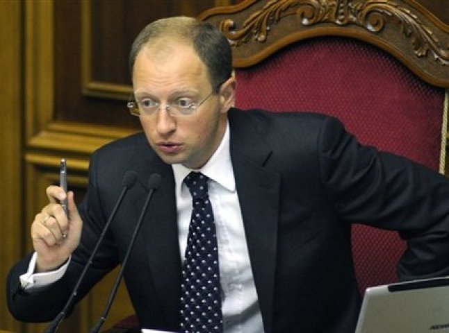 Яценюк хоче, щоб опозиція відмовилася від мандатів