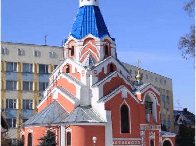 В Ужгороді на території церкви зрізали і викрали ялинку