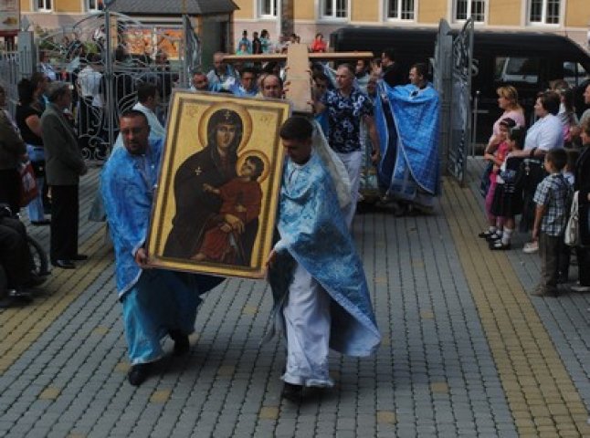 До Мукачева завітали реліквії з Ватикану (ФОТОРЕПОРТАЖ)