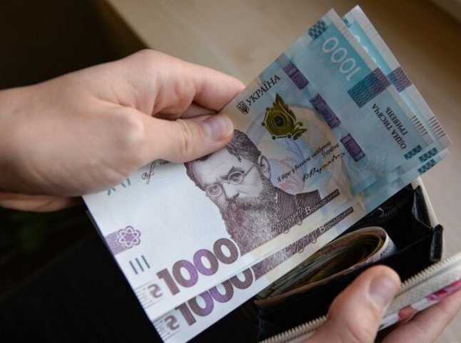 Із понеділка підліткам почнуть виплачувати 1000 гривень: як отримати гроші
