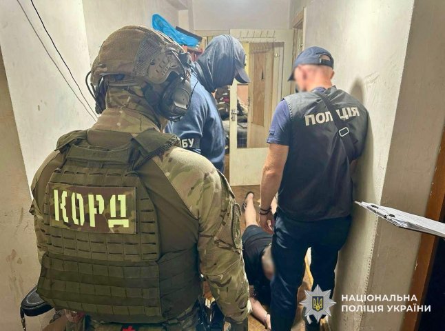 Правоохоронці провели спецоперацію на Закарпатті: затримано 5 осіб Правоохоронці провели спецоперацію на Закарпатті: затримано 5 осіб