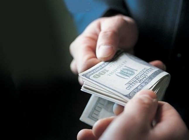 У Зеленського пропонують платити людям за повідомлення про корупцію