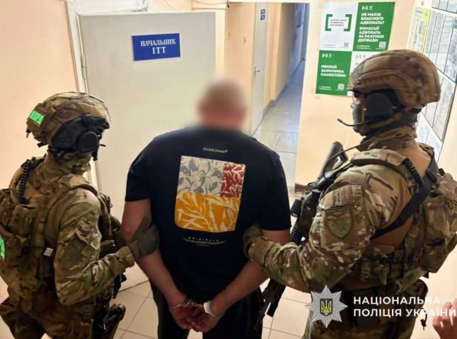 Авторитет, вчитель і депутат: на Закарпатті викрили канал постачання наркотиків
