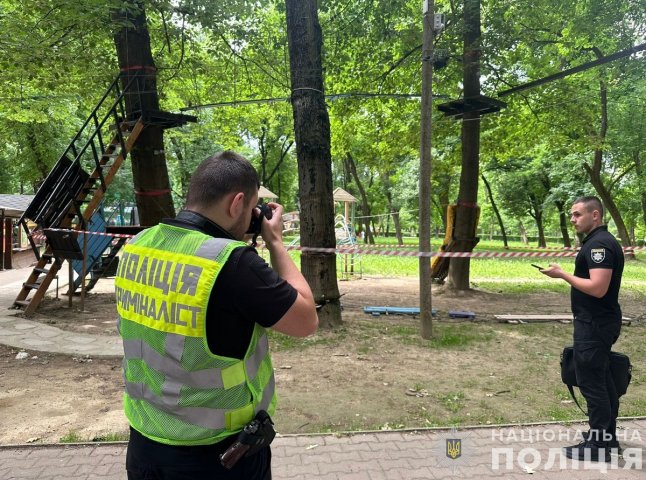 В Ужгороді 16 дітей впали із висоти: що відомо про цей випадок