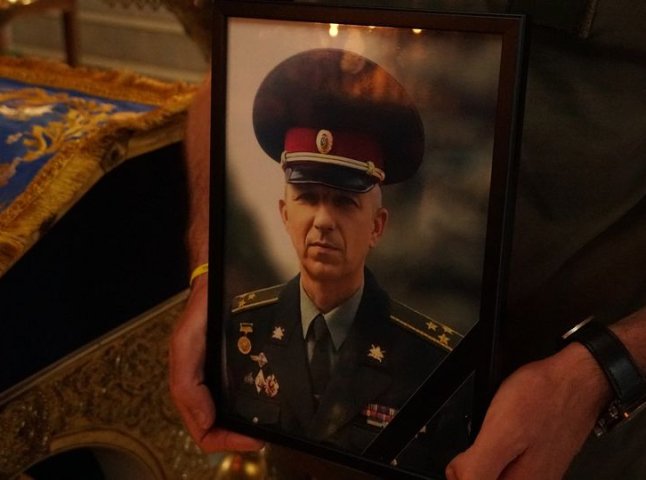 У Мукачеві попрощались із загиблим на війні полковником Ігорем Олексюком