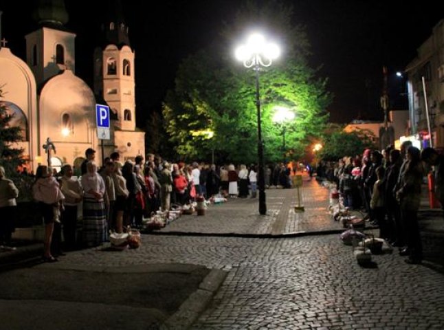 Пасхальні Богослужіння та освячення пасок у храмах Мукачева (ГРАФІК)