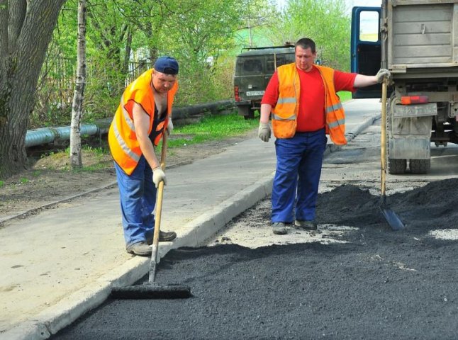 Цього року в Ужгороді планується провести поточний ремонт на 52 автодорогах міста