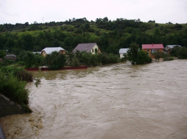 Мукачівські рятувальники нагадують населенню про порядок дій під час повені, паводку