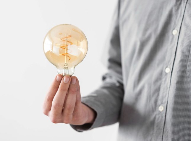 У понеділок світло вимикатимуть кілька разів: графік відключень на 19 січня